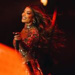 Ludmilla Instagram - Fechei o ano com chave de ouro, cantando no maior réveillon do mundo pra mais de 2 milhões de pessoas ao vivo e o show televisionado pra todo o meu país, me sinto pronta e abençoada pro que me espera em 2024 só vem que eu tô pronta ✨🙏🏾✨