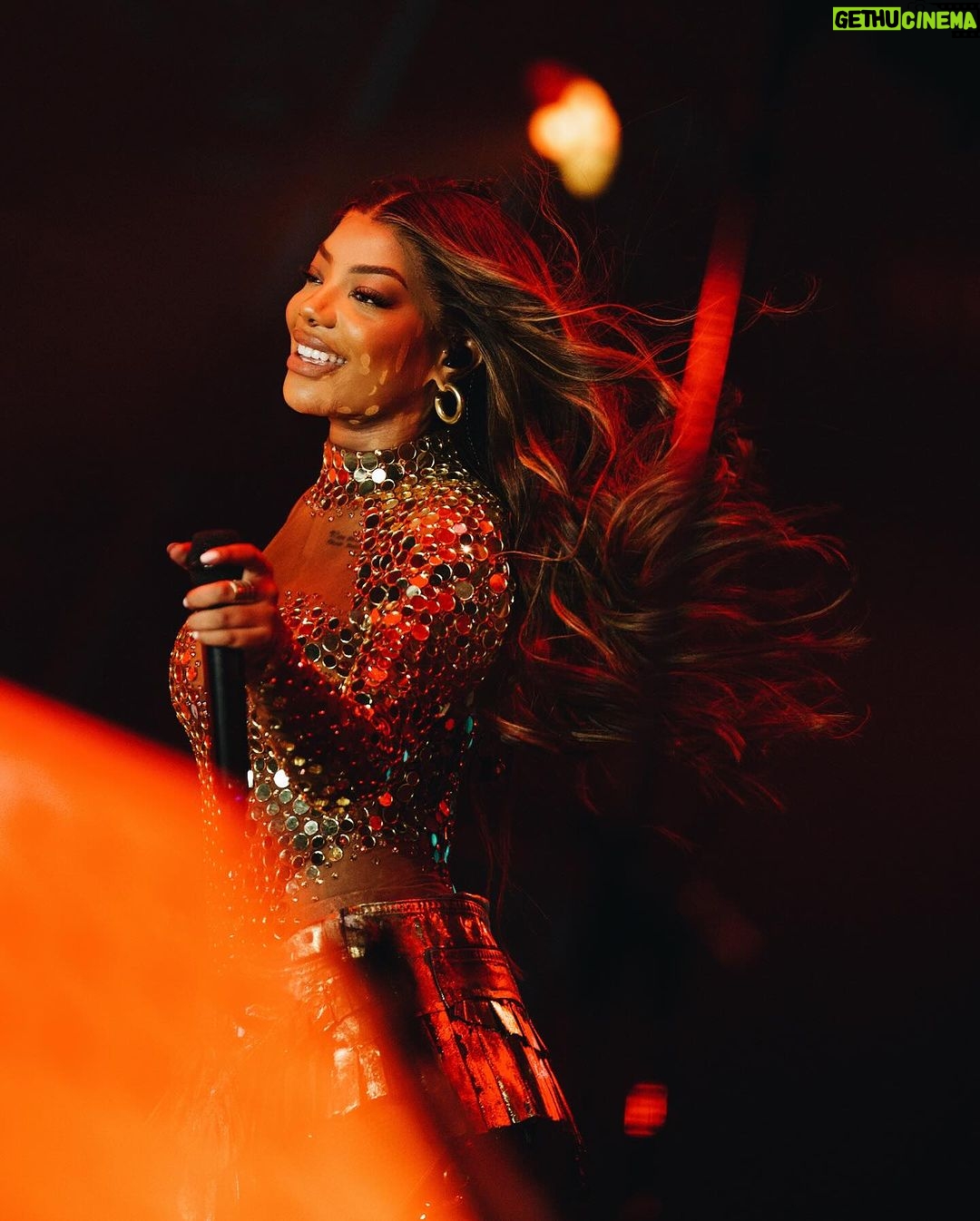 Ludmilla Instagram - Fechei o ano com chave de ouro, cantando no maior réveillon do mundo pra mais de 2 milhões de pessoas ao vivo e o show televisionado pra todo o meu país, me sinto pronta e abençoada pro que me espera em 2024 só vem que eu tô pronta ✨🙏🏾✨