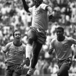 Mário Marra Instagram - Não dá para imaginar o que seria do futebol brasileiro se Pelé não tivesse existido. Não dá para imaginar o que seria do futebol sem Pelé. Ele mudou o significado de craque, atleta, campeão, da camisa 10 e até mesmo de Brasil, um país racista que se rendeu a ele e o reconheceu como rei, como o maior. O maior de todos os tempos se foi e só posso agradecer por tudo, por tanto.