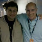 Mário Marra Instagram - E o medo que eu tive quando me falaram pela primeira vez que eu faria programas todos os domingos com o @canhotinha70 . O Canhota é pra mim titular da seleção de todos os tempos de Copas do Mundo. Craque, mas craque demais. Alguém muito à frente de seu tempo em campo. Eu sabia disso e temi não conseguir bater papo com ele. Só que ele foi sempre muito generoso comigo. O Enquanto a bola não rola começava sempre com o destaque dele e antes de dar a opinião, Gerson quebrava o protocolo e me perguntava no ar como estava o meu filho. Como isso me emocionava! Como me fazia bem e como isso me soltou nos programas! O Canhota é aquele cara que todo ano liga no Natal e todo ano me emociona. A foto aí foi tirada no Maracanã e ambos tinham lágrimas de satisfação por nos vermos pessoalmente. Aí está minha lembrança do dia, meu #tbt. Beijo, Canhotinha de ouro e muito obrigado por tudo.
