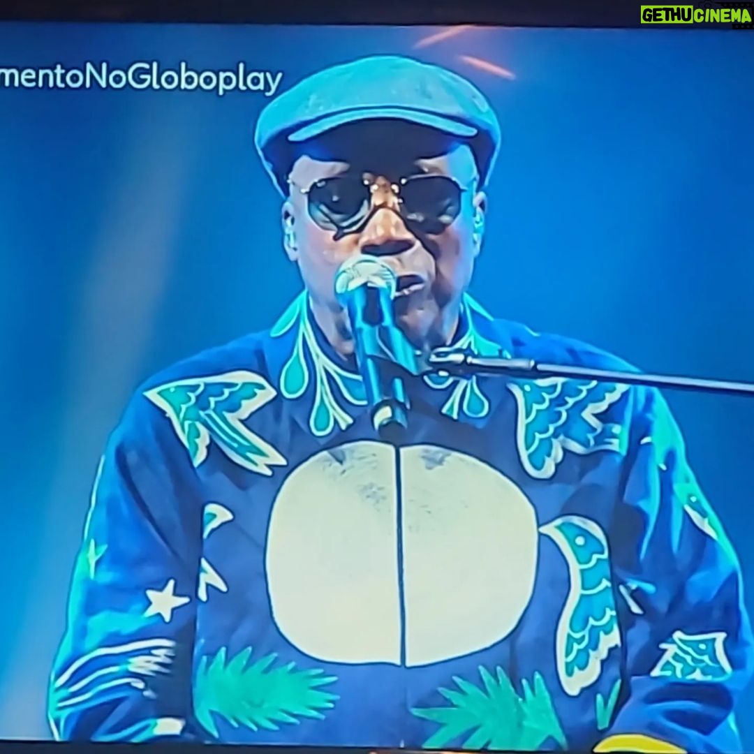 Mário Marra Instagram - Difícil explicar o que o @miltonbitucanascimento representa. Ele sempre foi trilha sonora da minha vida. Sou muito grato.