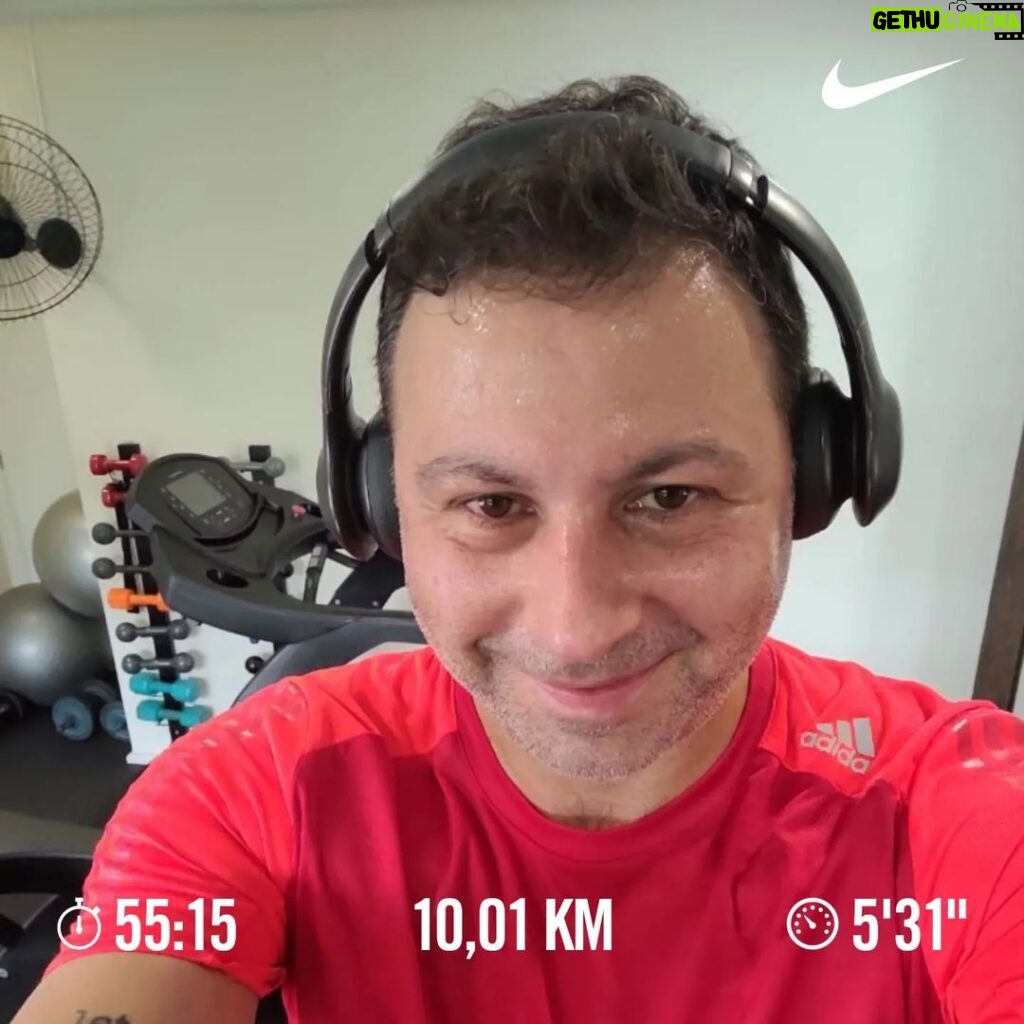 Mário Marra Instagram - O que fazer na sua manhã de folga? Correr 10 km é das coisas que mais mexem comigo. Altera meu dia, meu sorriso, meu caminhar (vou mancar mais um pouco) e minha motivação.