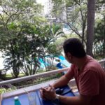 Mário Marra Instagram – Um #tbt de um dia lá em 2017.
Ir ao Minas Tênis Clube e olhar para o horizonte me fez lembrar de dias com minha mãe lá e de muitas histórias que ela viveu como atleta do Minas.
Para quem não sabe, minha mãe foi nadadora do Minas e campeã por um algum período.
Eu, ainda criança, escondi as medalhas que ela havia conquistado. Não que eu quisesse para mim as conquitas que não eram minhas, mas eu queria poder mostrar para todos o orgulho que tinha dela.
Além do amor pelo esporte, minha mãe me ensinou que deve haver uma maneira melhor e menos mesquinha de se viver. 
Ela tomou muita pancada da vida e procurava viver bem com as pessoas.
Algumas não mereceram o sorriso e as brincadeiras que ela oferecia e ela se distanciava. Era a melhor resposta e continua sendo.