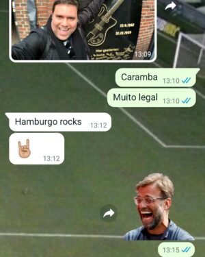 Mário Marra Instagram - Uma olhadinha nas nossas conversas.
Evidente que você sempre chegou depois de suas risadas, de seu bom humor. 
Mexi no celular e vi tanto diálogo legal, tanta foto! 
Resolvi te homenagear com uma lembrança de um dia que, tenho certeza, você estava muito feliz. 
Já são dois anos sem você, meu velho. 
Muito obrigado por tudo.