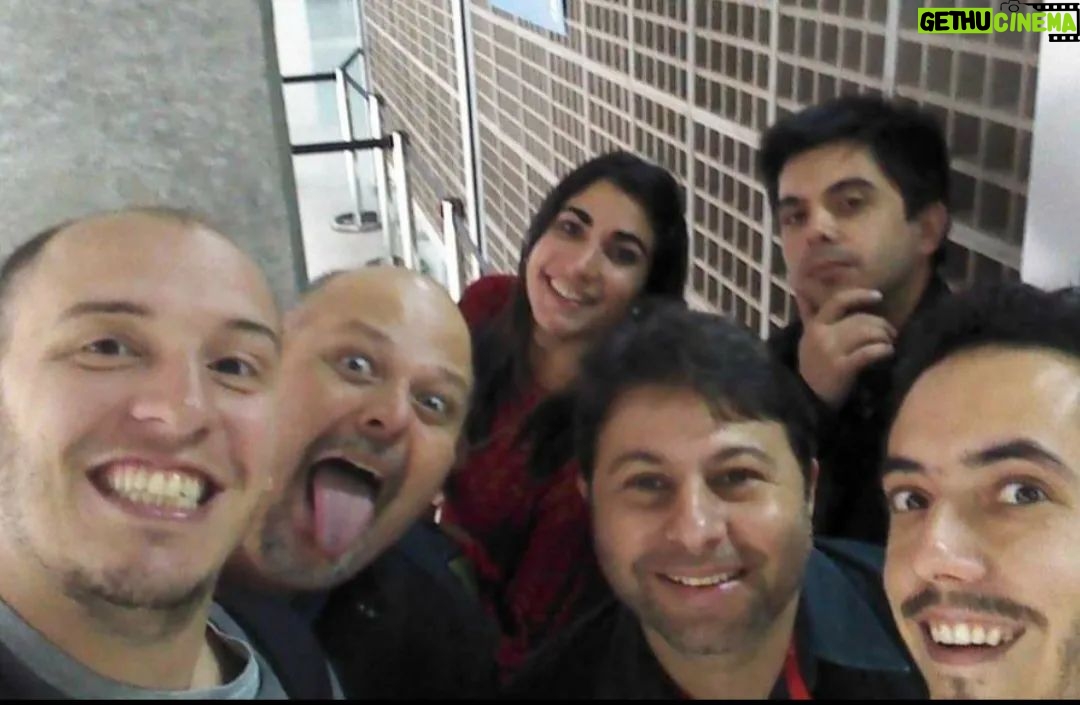 Mário Marra Instagram - Um #tbt que aquece meu coração. Dia que parte da equipe da CBN pegou o credenciamento para a Copa de 2014. Como foi bom trabalhar em um evento gigante com tanta gente querida e com tanta vontade de fazer mais, mais e melhor. Orgulho absurdo que tenho de todos.