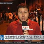 Mário Marra Instagram - Sei que hoje não é dia de #tbt. A foto é de maio de 2017 e foi a última vez que trabalhei para a ESPN em um jogo de Libertadores direto de BH. É bem verdade que em 2017 não tínhamos os direitos de transmissão e eu fiz o antes e o depois do jogo. Maio de 2022 e eu estarei de volta em um jogo de Libertadores na minha cidade, mas agora comentando a partida pela ESPN. América x Atlético, na ESPN. Conto com a sua audiência. Aos amigos queridos já deixo o meu pedido de desculpas. Vai ser tudo muito corrido e não vou conseguir dar os abraços que preciso e que gostaria de dar. @alextsengoficial fará o Abre o Jogo. @nivaldoprieto narra. @elias6560 e @carlossimonapito nos comentários e @vinicius_nicoletti será o repórter.