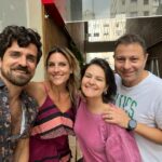 Mário Marra Instagram - Não dá para falar que ficamos surpresos com eles. Nada surpresos. Esperávamos exatamente o que encontramos. Amo a ideia deles e agora tudo ficou mais claro ainda. Eles fazem com amor e vivem com amor. Uma pena que as duas horinhas se foram, mas o coração ficou bem quente. Voem mais alto ainda. Somos fãs e vocês são inspiração.
