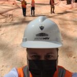 Mário Marra Instagram - Terminando a semana intensa e muito bem vivida de cobertura de Libertadores. O que vai ao público é só uma parte do que é o trabalho. Para estar no ar dependemos de muita gente e de muita coisa. Tudo saiu direitinho e pudemos comemorar nosso suor. Claro que estar junto e fora de nossas rotinas nos convida também a conhecer mais sobre os outros, suas funções, aspirações e jeitos. Sem falar, claro, que estar em BH é sempre uma oportunidade de segurar uma lagriminha ou outra e de suspirar com tantas lembranças de 40 anos vividos por lá. Te amo, BH. Sempre. Estou longe, mas você está sempre perto, sempre dentro. E em BH mora o meu filho, o meu motivo. Te amo. O post é também uma oportunidade de agradecer a todos que ralaram muito para tudo dar certo. Gente sem almoço, sem conseguir falar com a família, gente que voltava de covid e que sofria ainda com a recuperação. Muito obrigado também a tanta gente que mandou mensagem e que fez questão de parar para dar um alô. Foi ótimo e em breve tem mais equipe da ESPN espalhada por aí para tentar fazer o melhor. Beijos. #LibertadoresNaESPN