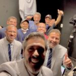 Mário Marra Instagram - Terminando a semana intensa e muito bem vivida de cobertura de Libertadores. O que vai ao público é só uma parte do que é o trabalho. Para estar no ar dependemos de muita gente e de muita coisa. Tudo saiu direitinho e pudemos comemorar nosso suor. Claro que estar junto e fora de nossas rotinas nos convida também a conhecer mais sobre os outros, suas funções, aspirações e jeitos. Sem falar, claro, que estar em BH é sempre uma oportunidade de segurar uma lagriminha ou outra e de suspirar com tantas lembranças de 40 anos vividos por lá. Te amo, BH. Sempre. Estou longe, mas você está sempre perto, sempre dentro. E em BH mora o meu filho, o meu motivo. Te amo. O post é também uma oportunidade de agradecer a todos que ralaram muito para tudo dar certo. Gente sem almoço, sem conseguir falar com a família, gente que voltava de covid e que sofria ainda com a recuperação. Muito obrigado também a tanta gente que mandou mensagem e que fez questão de parar para dar um alô. Foi ótimo e em breve tem mais equipe da ESPN espalhada por aí para tentar fazer o melhor. Beijos. #LibertadoresNaESPN