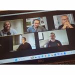 Mário Marra Instagram - Gravação do centésimo episódio do Rolou o Melão como o último ato antes de uns dias de férias. O poscast Rolou o Melão trata com respeito o futebol nacional. Começamos com um trio e agora temos o grande reforço do Elton Serra. Ouvimos muita gente boa, muita gente que ama o futebol e, tenho certeza, aprendemos muito com o Rolou o Melão. O centésimo foi com o técnico Enderson Moreira, técnico do Sport, e o papo foi bem bom. Abordamos diversos assuntos. Hora de agradecer aos amigos que participaram, à ESPN e a tantos ouvintes que nos ajudaram a pensar um caminho para nossos papos. O Rolou o Melão está disponível nos agregadores de podcast. Eu volto em julho. Comportem-se.