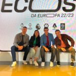 Mário Marra Instagram - Trabalhar na ESPN envolve ter o compromisso de estar atento aos principais campeonatos dos países da Europa. Transmitimos toda a temporada de diversos campeonatos e sempre ficamos muito felizes quando percebemos que o número de pessoas que nos assistem só cresce e muito do crescimento se dá porque muita gente boa se preocupa com a qualidade da informação que vai ao ar e com a imagem que vai até a casa das pessoas. Hoje foi aquele dia especial. Fechamento de temporada e dia de gravar o Ecos da temporada na Europa. Eu, @pauloandradereal , @palloma_carvalho e @mspadari fizemos a parte do programa que tratou da Premier League e outros colegas falaram da temporada italiana e da espanhola. Outros tantos trabalharam em outros tantos jogos e competições europeias. É muito bom poder ter tanta gente boa por perto. Um orgulho poder ter feito parte de tudo isso. Que venham outras tantas. O programa será exibido na ESPN, dia 14/06, e ficará também no @starplusbr .