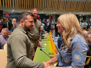 Mélanie Joly Instagram - A pleasure, as always, President Zelenskyy

Canada is proud to support Ukraine’s fight for freedom and pursuit of peace. And we aren’t going anywhere.
—
Un plaisir, comme toujours, Président Zelenskyy. 

Le Canada est fier de soutenir la lutte de l'Ukraine pour la liberté et la poursuite de la paix. Et nous n'allons nulle part.