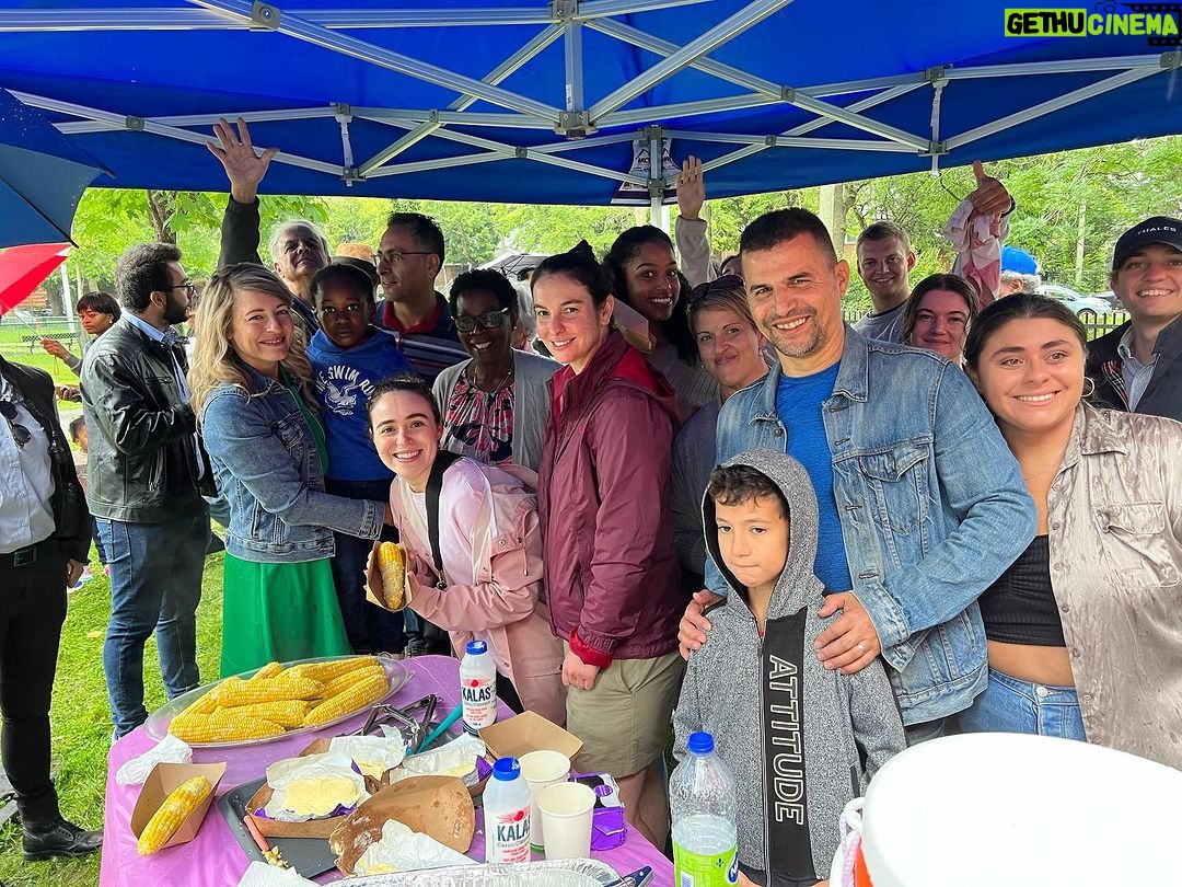 Mélanie Joly Instagram - Un grand merci à tous ceux et celles qui ont bravé la météo pour se joindre à notre Pique-Nique! Votre dévouement et votre enthousiasme ont fait de cette journée une réussite malgré les conditions. Votre soutien est précieux et nous avons hâte de vous retrouver bientôt. A big thank you to all those who braved the weather to join us for our annual picnic! Your dedication and enthusiasm made the day a success, despite the conditions. Your support is invaluable, and we look forward to seeing you again soon. Ahuntsic-Cartierville