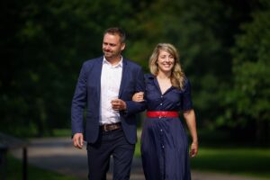 Mélanie Joly Instagram - I am honoured to continue as Minister of Foreign Affairs in a cabinet that is uniquely Canadian - one that reflects the diversity of the country we serve. 

We will continue to defend Canada’s interests around the world while building a more secure and prosperous future at home. 
//

J'ai l'honneur de continuer à exercer mes fonctions au sein d'un cabinet typiquement canadien, qui reflète la diversité du pays que nous servons. 

Nous défendrons les intérêts du Canada dans le monde et construirons un avenir plus sûr et plus prospère chez nous.