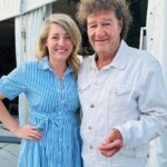 Mélanie Joly Instagram – Enfin, c’est les vacances! Je suis au Festival d’été de Québec et ce juste à temps pour attraper le dernier spectacle de la tournée de Robert Charlebois.
Il a eu besoin d’un petit coup de main avant d’entrer en scène…