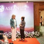 Mélanie Joly Instagram – Thank you for being a fantastic host and great friend to Canada, Retno Marsudi.
Canada strongly supports ASEAN centrality and thanks Indonesia for its leadership in this regard. We’ll also continue to work together to address rising food insecurity.
—
Merci d’avoir été un hôte fantastique et une grand amie du Canada, Retno Marsudi.
Le Canada soutient fermement l’ANASE et remercie l’Indonésie pour son leadership à cet égard. Nous continuerons à travailler ensemble pour faire face à l’insécurité alimentaire croissante. Jakarta, Indonesia