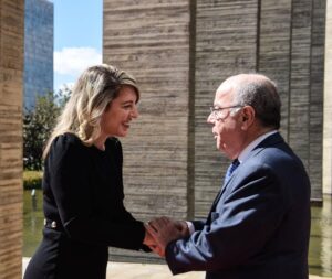 Mélanie Joly Instagram - Very productive visit with Brazilian FM, Mauro Vieira.  Together, we chaired a Strategic Dialogue to not only deepen the 🇨🇦-🇧🇷 partnership, but to advance our work together in support of regional security, democracy and the fight against climate change. 

Avec le ministre brésilien des affaires étrangères, Mauro Vieira. Nous avons présidé un dialogue stratégique visant à approfondir le partenariat 🇨🇦-🇧🇷 et à faire progresser notre collaboration en matière de sécurité, de démocratie et de lutte contre le changement climatique.
