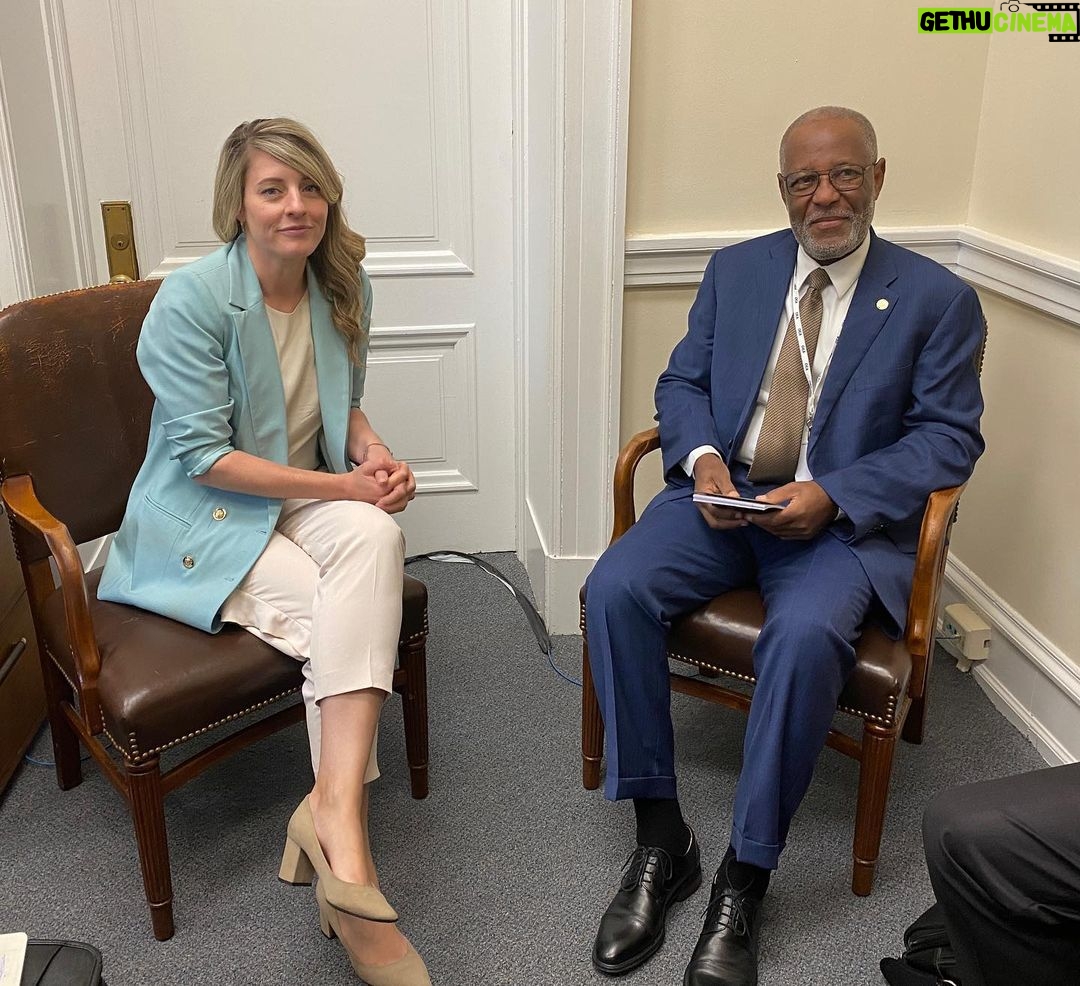Mélanie Joly Instagram - Avec mon collègue d’Haïti. Nous avons parlé des efforts du Canada pour renforcer la Police nationale haïtienne. Le Canada a récemment annoncé une aide historique de 100M$ pour soutenir leur travail et pour les infrastructures l’Académie de la police. With my colleague from Haiti. We talked about Canada's efforts to strengthen the Haitian National Police. Canada recently announced historic assistance of $100 million to support their work and for the infrastructure of the Police Academy.