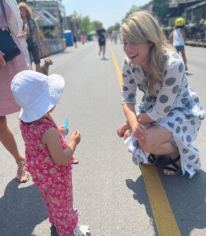 Mélanie Joly Instagram - Quelle merveilleuse journée à la promenade Fleury à Ahuntsic-Cartierville! J'ai été ravie de rencontrer tant de citoyens formidables et de discuter de nos enjeux locaux. Votre passion et votre engagement sont une source d'inspiration. Un grand merci aux commerçants et à l’équipe de bénévoles du Festi Fleury! 🌞 What a wonderful day on the Promenade Fleury in Ahuntsic-Cartierville! I was delighted to meet so many wonderful citizens and discuss local issues. Your passion and commitment are an inspiration. Many thanks to the business owners and the Festi Fleury team of volunteers!