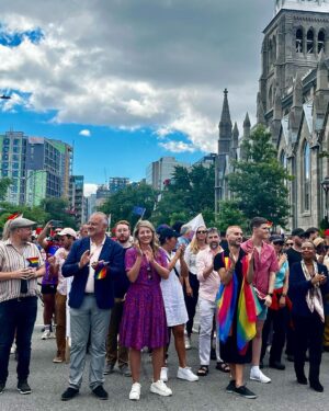 Mélanie Joly Instagram - Célébrons l'amour sous toutes ses formes: Joyeuse Fierté Montréal.

Ensemble, nous travaillons pour un pays meilleur et plus inclusif où l'on peut être fièrement qui l'on est et aimer librement qui l'on aime.
—
Celebrating love in all its forms, happy Pride Montreal. 

Together, we’ll work towards a better and more inclusive country where you can be who you are proudly and love whom you love freely.