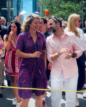 Mélanie Joly Instagram - Célébrons l'amour sous toutes ses formes: Joyeuse Fierté Montréal.

Ensemble, nous travaillons pour un pays meilleur et plus inclusif où l'on peut être fièrement qui l'on est et aimer librement qui l'on aime.
—
Celebrating love in all its forms, happy Pride Montreal. 

Together, we’ll work towards a better and more inclusive country where you can be who you are proudly and love whom you love freely.
