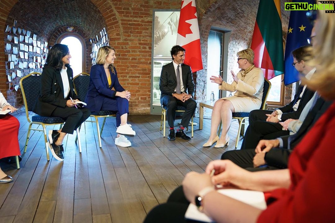 Mélanie Joly Instagram - Merci de nous recevoir, Madame la première ministre Šimonytė. #PlusFortsEnsemble #NousSommesOTAN // Thank you for having us, Prime Minister Šimonytė. #StrongerTogether #WeAreNATO Vilnius, Lithuania
