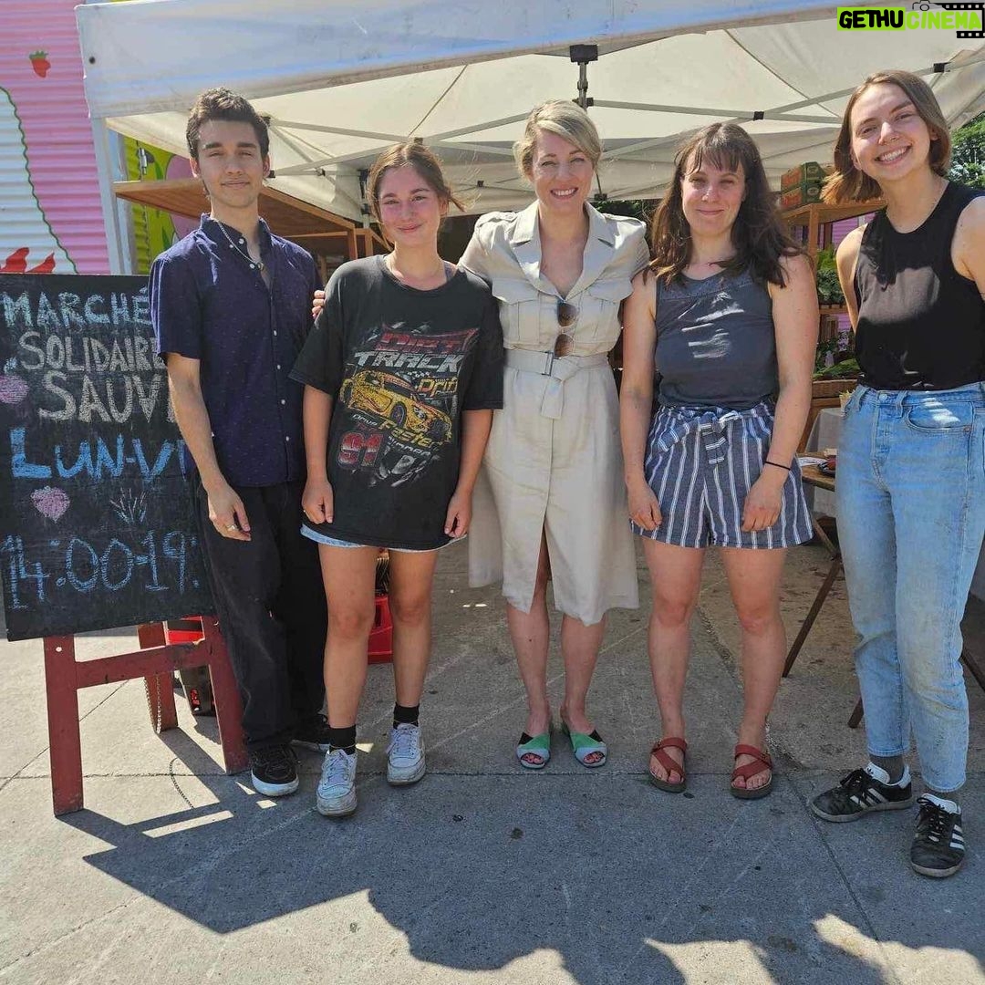 Mélanie Joly Instagram - On continue la tournée Emplois Été Canada 2023 en compagnie des Loisirs Christ Roi / Camp de Jour Henri Julien et le @marche.ahuntsic.cartierville ! Cette année, le programme finance 232 emplois pour 50 organismes d’#AhuntsicCartierville, avec un total de 1,37 million de dollars. Toujours un plaisir de venir vous voir! — We continue the Canada Summer Jobs 2023 tour with @loisirschristroi and Les Marchés Ahuntsic! This year, the program is funding 232 jobs for 50 #ahuntsiccartiervillemontreal organizations, for a total of $1.37 million. Always a pleasure to see you! Ahuntsic-Cartierville