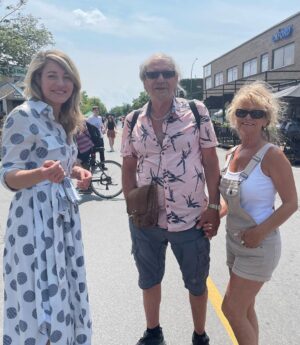 Mélanie Joly Instagram - Quelle merveilleuse journée à la promenade Fleury à Ahuntsic-Cartierville! J'ai été ravie de rencontrer tant de citoyens formidables et de discuter de nos enjeux locaux. Votre passion et votre engagement sont une source d'inspiration. Un grand merci aux commerçants et à l’équipe de bénévoles du Festi Fleury! 🌞 What a wonderful day on the Promenade Fleury in Ahuntsic-Cartierville! I was delighted to meet so many wonderful citizens and discuss local issues. Your passion and commitment are an inspiration. Many thanks to the business owners and the Festi Fleury team of volunteers!