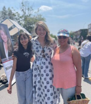 Mélanie Joly Instagram - Quelle merveilleuse journée à la promenade Fleury à Ahuntsic-Cartierville! J'ai été ravie de rencontrer tant de citoyens formidables et de discuter de nos enjeux locaux. Votre passion et votre engagement sont une source d'inspiration. Un grand merci aux commerçants et à l’équipe de bénévoles du Festi Fleury! 🌞 What a wonderful day on the Promenade Fleury in Ahuntsic-Cartierville! I was delighted to meet so many wonderful citizens and discuss local issues. Your passion and commitment are an inspiration. Many thanks to the business owners and the Festi Fleury team of volunteers!