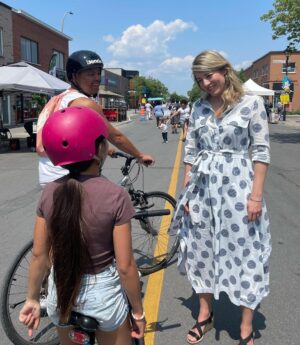 Mélanie Joly Instagram - Quelle merveilleuse journée à la promenade Fleury à Ahuntsic-Cartierville! J'ai été ravie de rencontrer tant de citoyens formidables et de discuter de nos enjeux locaux. Votre passion et votre engagement sont une source d'inspiration. Un grand merci aux commerçants et à l’équipe de bénévoles du Festi Fleury! 🌞 What a wonderful day on the Promenade Fleury in Ahuntsic-Cartierville! I was delighted to meet so many wonderful citizens and discuss local issues. Your passion and commitment are an inspiration. Many thanks to the business owners and the Festi Fleury team of volunteers!
