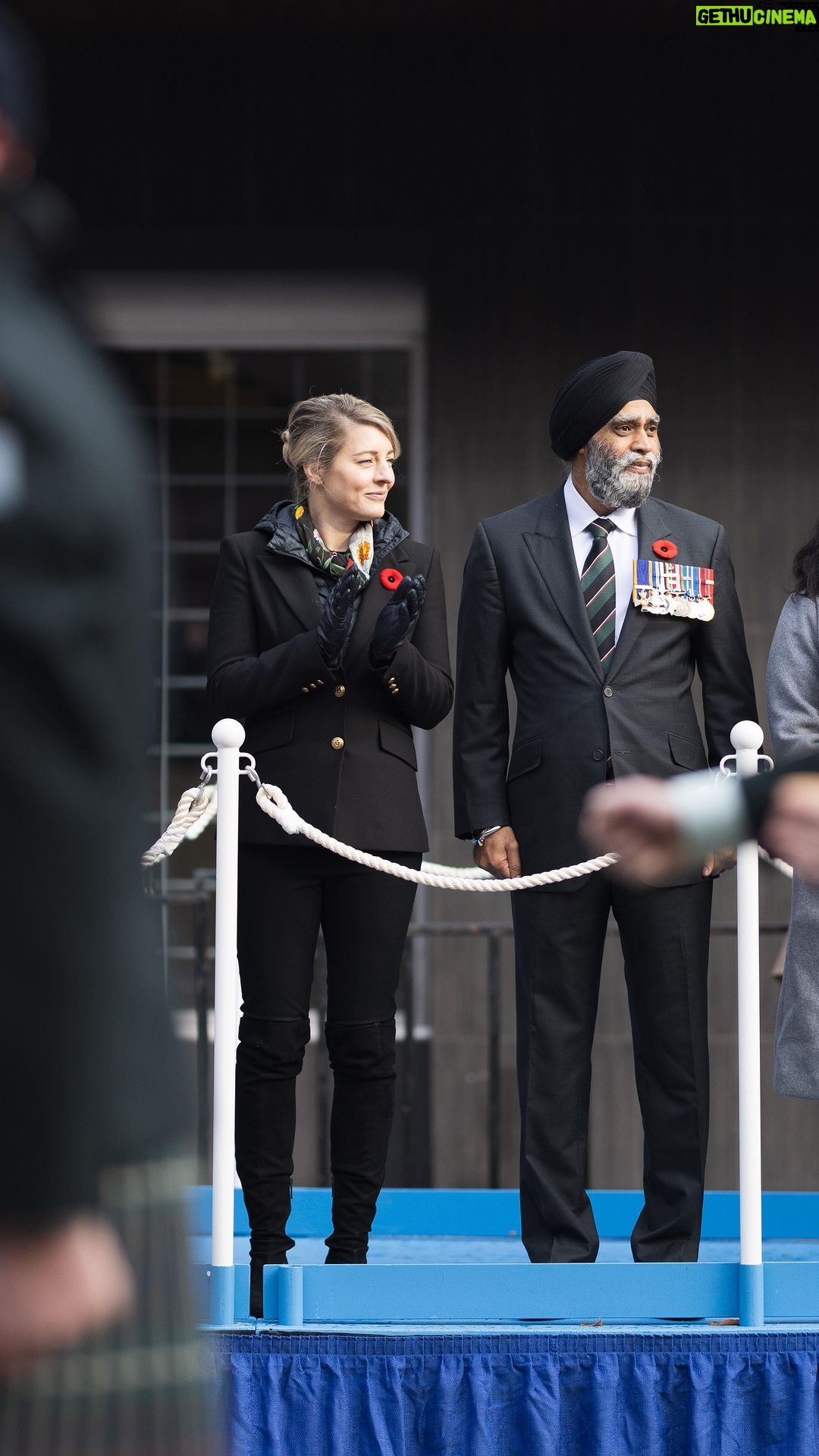Mélanie Joly Instagram - Today, and everyday, we pay our respects to Canadians who have served and continue to serve our country. On Remembrance Day, we stand united in paying tribute to the work, dedication, and ultimate sacrifice our forces have made — all in the name of freedom and peace. #remembranceday #weremember #lestweforget #theyshallnotgrowold #canada #vancouver #bc #britishcolumbia #victorysquare #poppy #canadaremembers #veteransday #veterans #supportourtroops Vancouver, British Columbia