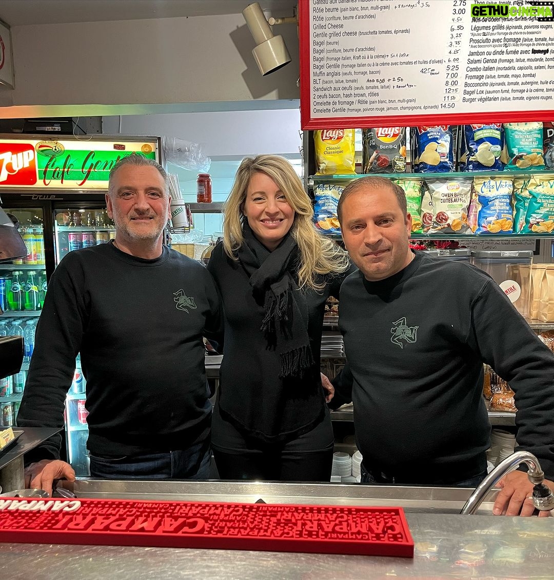 Mélanie Joly Instagram - Je dois impérativement passer par le célèbre Café Gentile du District Central lorsque je suis dans ma circonscription d’Ahuntsic-Cartierville. Les meilleurs cannolis en ville, c’est ici ! Venez prendre un café et discuter avec les très sympathiques membres de l’équipe. A visit to the famous Café Gentile in the Central District is a must-stop when I’m in Ahuntsic-Cartierville. Here you will find the best cannoli in town! Come grab a coffee and enjoy a chat with the friendly team!