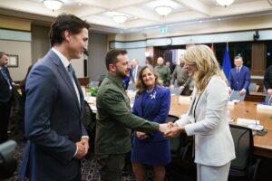Mélanie Joly Instagram - Canada will support Ukraine in its fight for freedom- for as long as it takes.

An honour to welcome President Zelenskyy, @olenazelenska_official and @dmytro_kuleba to 🇨🇦. Together, we're committed to holding the Russian regime to account and Canada is committed to providing long-term support to 🇺🇦
—

Le Canada soutiendra l'Ukraine dans sa lutte pour la liberté, aussi longtemps qu'il le faudra.

Ce fut un honneur d'accueillir Président Zelenskyy, @olenazelenska_official et @dmytro_kuleba au 🇨🇦. Ensemble, nous nous engageons à demander des comptes au régime russe et le Canada s'engage à fournir un soutien à long terme à l’🇺🇦.
