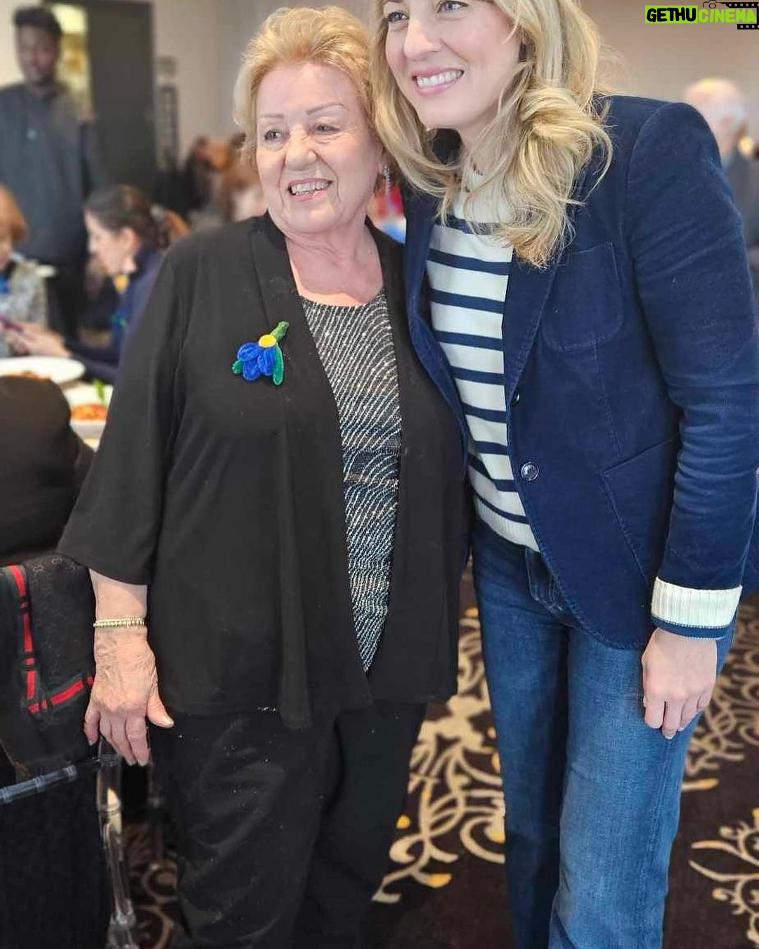 Mélanie Joly Instagram - Vendredi dernier, j’étais dans ma circonscription pour célébrer le 45e anniversaire du Centre des Femmes solidaires et engagées. Depuis 1978, l’organisme vient en aide aux femmes en brisant l’isolement et en améliorant leurs conditions sociales et économiques. Félicitations à toute l’équipe pour votre travail au sein de notre communauté! Last Friday I was in my riding to celebrate the 45th anniversary of the Centre des Femmes solidaires et engagées. Since 1978, this organisation has been helping women by preventing isolation and improving their social and economic conditions. Congratulations to the whole team for your work in our community!