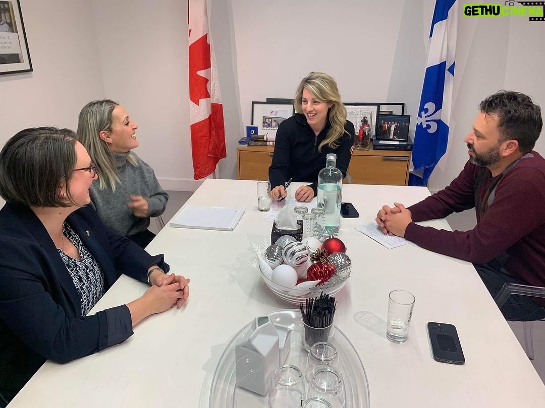 Mélanie Joly Instagram - Un belle façon de commencer l’année dans ma circonscription à Ahuntsic-Cartierville! De bonnes discussions sur les projets locaux avec mes collègues élus du quartier. Nous sommes prêts pour affronter 2024 et sommes toujours là pour travailler ensemble aux services des citoyen.ne.s. // A great way to start the year in my riding of Ahuntsic-Cartierville! Good discussions on local projects with my fellow elected officials. We’re ready to take on 2024 and we’re always there to work together for the benefit of all citizens.