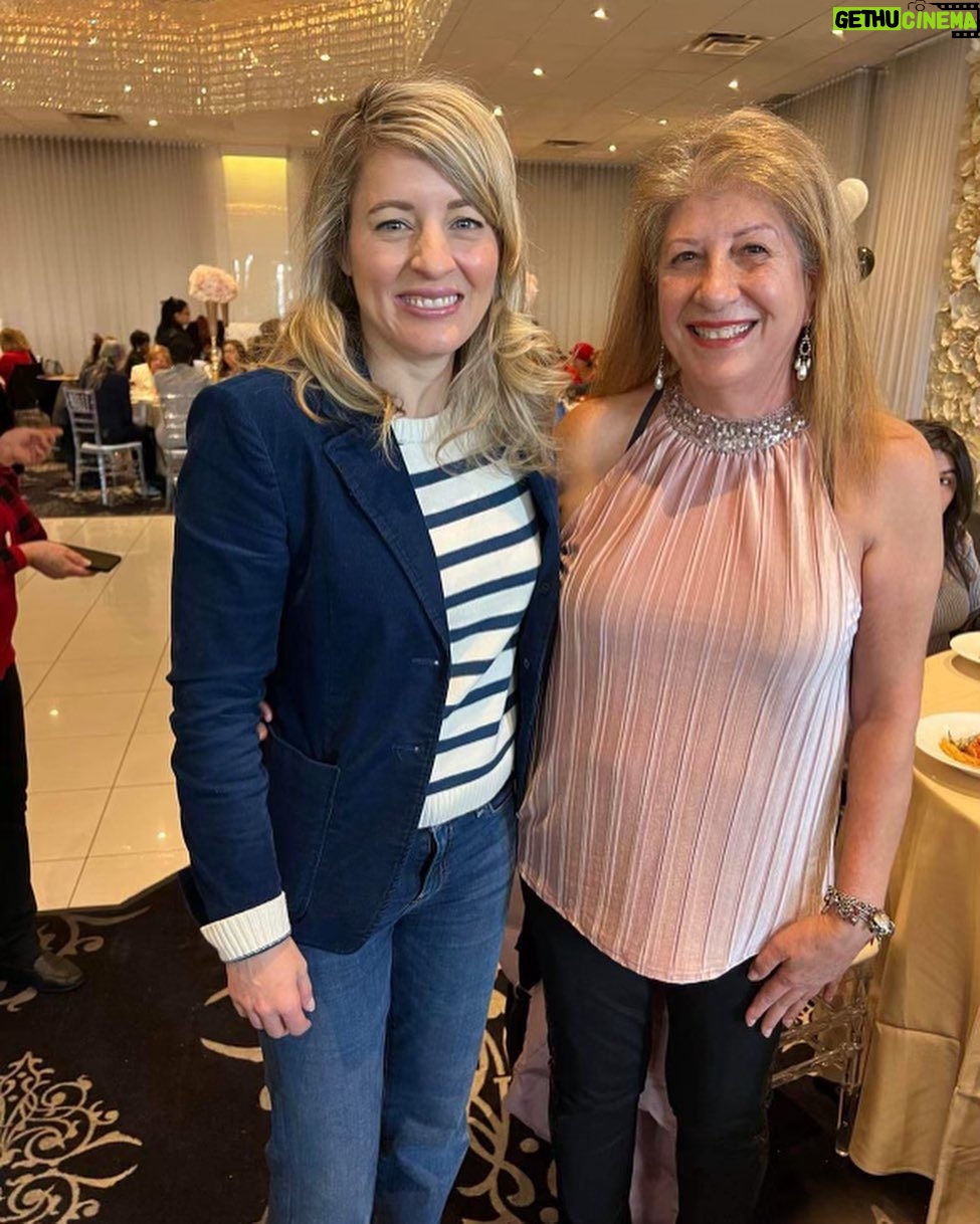 Mélanie Joly Instagram - Vendredi dernier, j’étais dans ma circonscription pour célébrer le 45e anniversaire du Centre des Femmes solidaires et engagées. Depuis 1978, l’organisme vient en aide aux femmes en brisant l’isolement et en améliorant leurs conditions sociales et économiques. Félicitations à toute l’équipe pour votre travail au sein de notre communauté! Last Friday I was in my riding to celebrate the 45th anniversary of the Centre des Femmes solidaires et engagées. Since 1978, this organisation has been helping women by preventing isolation and improving their social and economic conditions. Congratulations to the whole team for your work in our community!