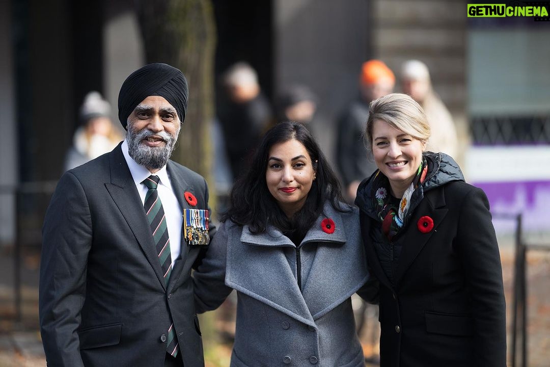Mélanie Joly Instagram - Serving our country, defending Canadian values across the world, and paying the ultimate sacrifice— that’s what we honour today on Remembrance Day. Here in Vancouver, we’re paying our respects to all who have served and continue to serve. Lest we forget. 🍁🇨🇦 Servir notre pays, défendre les valeurs canadiennes dans le monde entier et consentir le sacrifice ultime, voilà ce que nous honorons aujourd'hui à l'occasion du jour du Souvenir. Ici, à Vancouver, nous rendons hommage à tous ceux qui ont servi et qui continuent de servir. Nous nous souviendrons toujours. #remembranceday #weremember #lestweforget #theyshallnotgrowold #canada #vancouver #bc #britishcolumbia #victorysquare #poppy #canadaremembers #veteransday #veterans #supportourtroops Vancouver, British Columbia
