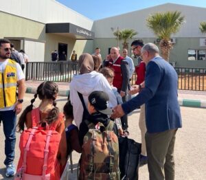 Mélanie Joly Instagram - I am elated to announce that the first group of Canadians have now safely crossed from the West Bank into Jordan. Thank-you to our teams in Ramallah, Amman, Tel Aviv and Ottawa, who worked around the clock to make this happen.
—
Je suis ravie d'annoncer que le premier groupe de Canadiens a maintenant traversé en toute sécurité la Cisjordanie pour se rendre en Jordanie. Merci à nos équipes de Ramallah, Amman, Tel Aviv et Ottawa, qui ont travaillé nuit et jour pour que cela arrive.