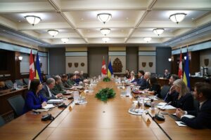 Mélanie Joly Instagram - Canada will support Ukraine in its fight for freedom- for as long as it takes.

An honour to welcome President Zelenskyy, @olenazelenska_official and @dmytro_kuleba to 🇨🇦. Together, we're committed to holding the Russian regime to account and Canada is committed to providing long-term support to 🇺🇦
—

Le Canada soutiendra l'Ukraine dans sa lutte pour la liberté, aussi longtemps qu'il le faudra.

Ce fut un honneur d'accueillir Président Zelenskyy, @olenazelenska_official et @dmytro_kuleba au 🇨🇦. Ensemble, nous nous engageons à demander des comptes au régime russe et le Canada s'engage à fournir un soutien à long terme à l’🇺🇦.