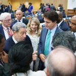Mélanie Joly Instagram - À l'#AGNU avec @JustinTrudeau, nous discutons de la situation en Haïti avec nos partenaires. Nous travaillons à l'élaboration d'une approche intl. coordonnée de la crise où les solutions dirigées par les Haïtiens sont au premier plan. Le 🇨🇦 continuera à soutenir le peuple haïtien. — Here at #UNGA with @JustinTrudeau, we're discussing the situation in Haiti with our partners. Together, we're working on a coordinated international approach to the crisis where Haitian-led solutions are at the forefront. Canada will continue to stand with the people of Haiti. United Nations Headquarters