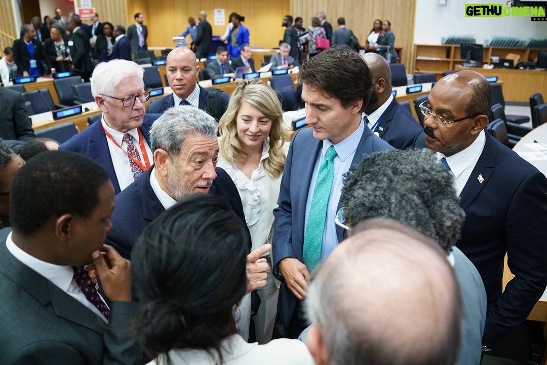 Mélanie Joly Instagram - À l'#AGNU avec @JustinTrudeau, nous discutons de la situation en Haïti avec nos partenaires. Nous travaillons à l'élaboration d'une approche intl. coordonnée de la crise où les solutions dirigées par les Haïtiens sont au premier plan. Le 🇨🇦 continuera à soutenir le peuple haïtien. — Here at #UNGA with @JustinTrudeau, we're discussing the situation in Haiti with our partners. Together, we're working on a coordinated international approach to the crisis where Haitian-led solutions are at the forefront. Canada will continue to stand with the people of Haiti. United Nations Headquarters