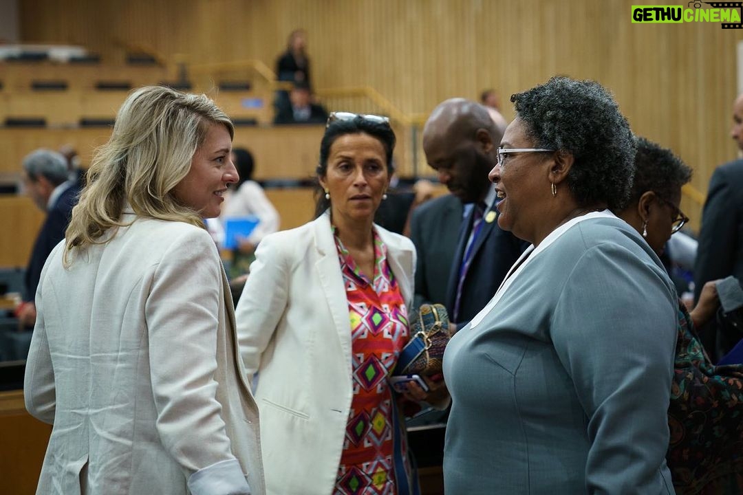 Mélanie Joly Instagram - À l'#AGNU avec @JustinTrudeau, nous discutons de la situation en Haïti avec nos partenaires. Nous travaillons à l'élaboration d'une approche intl. coordonnée de la crise où les solutions dirigées par les Haïtiens sont au premier plan. Le 🇨🇦 continuera à soutenir le peuple haïtien. — Here at #UNGA with @JustinTrudeau, we're discussing the situation in Haiti with our partners. Together, we're working on a coordinated international approach to the crisis where Haitian-led solutions are at the forefront. Canada will continue to stand with the people of Haiti. United Nations Headquarters