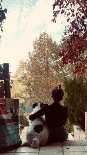 Mónica Cruz Instagram - Despedimos el año mirando al futuro con alegría, optimismo, y, por supuesto, rodeados de la MEJOR compañía (que siempre, siempre, es peluda y tiene 4 patas☺️🐾)
Gracias @orijen_es por acompañarnos!

#felizaño #orijen #ad