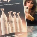 Mónica Cruz Instagram - Mi pelo ya está a punto para estas Navidades gracias al tratamiento exclusivo Transforming Well Ageing Treatment de @montibellohair_es que me ha aportado suavidad y brillo impecable a través de una experiencia holística y de bienestar ✨ ¡Cuida tu cabello en tu salón Montibello más cercano! #Hop #JoinWellness @montibellohair_es https://fromsmash.com/Monica-Cruz-HQ-HOP-Montibello