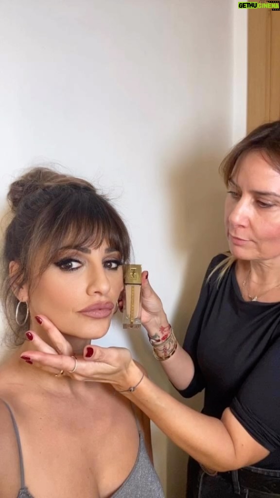 Mónica Cruz Instagram - @yslbeauty #yslbeauty #makeuplook