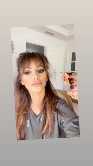 Mónica Cruz Instagram - A por el lunes.. @evaescolanomkp @jesus_pyn 😘  @yslbeauty #yslbeauty #makeuplook