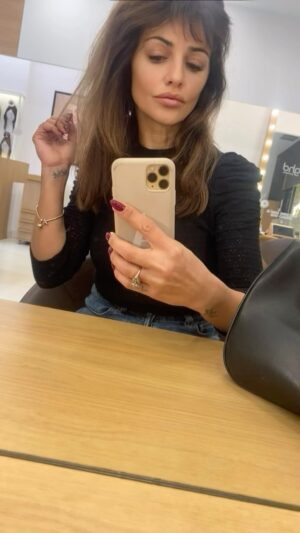 Mónica Cruz Instagram - Me encanta este nuevo look que me han hecho en @extensionmania. Muchas gracias,me encanta!!😍 Os dejo el siguiente enlace por si queréis pedir vuestra cita para una asesoría de belleza gratuita  https://citaprevia.extensionmania.com/asesoria-de-belleza-gratuita/😘