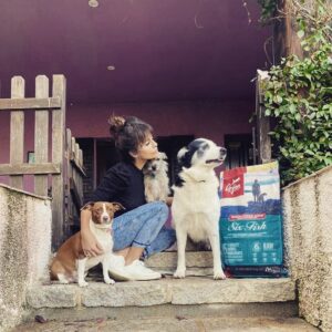Mónica Cruz Instagram - ❤️
No les puedo querer mas!
A ver si encontráis a Juanita en la ultima foto… 😂

Como no, @orijen_es siempre con nosotros➡️Recetas cargadas de ingredientes de origen animal de calidad y sin cereales. Compruébalo tú mism@! 👀

#mimanada #perros #orijen #nutrecomoloharialanaturaleza #ad