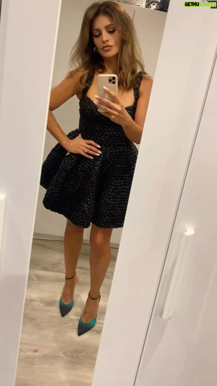 Mónica Cruz - 3.6K Likes - Gracias @clarocouture 😍