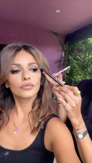 Mónica Cruz Instagram - Lista para el desfile de @clarocouture 
Gracias @yslbeauty #yslbeauty #makeuplook